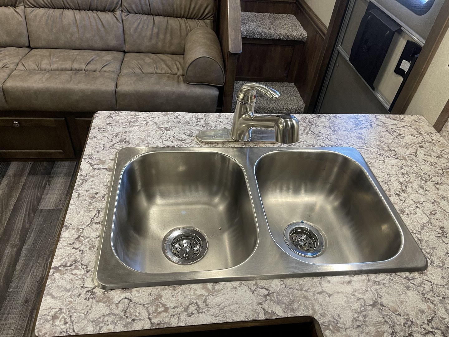 New 2025 Merhow Trailers 8314-B RWS Horse Trailer