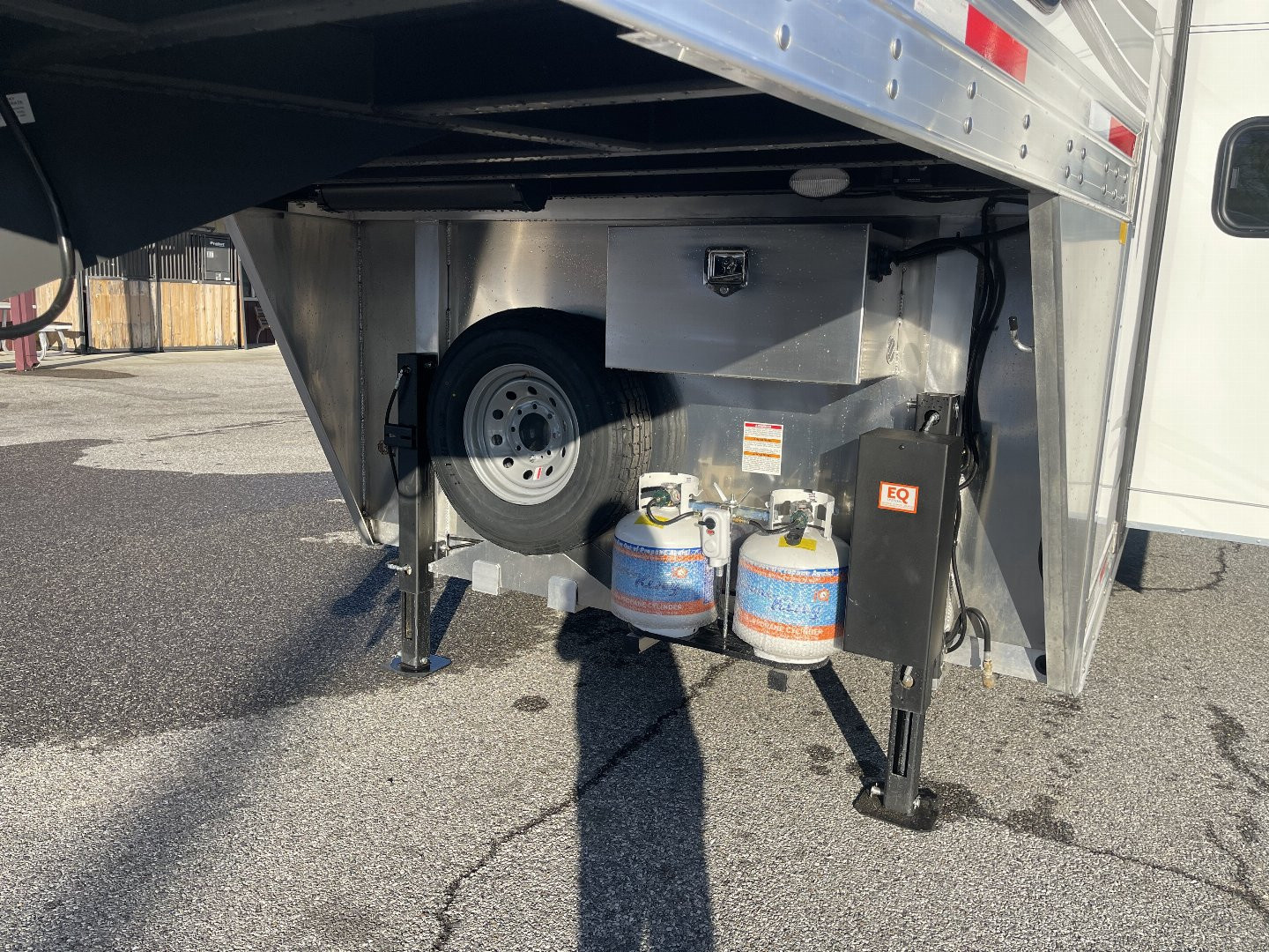 New 2025 Merhow Trailers 8314-B RWS Horse Trailer