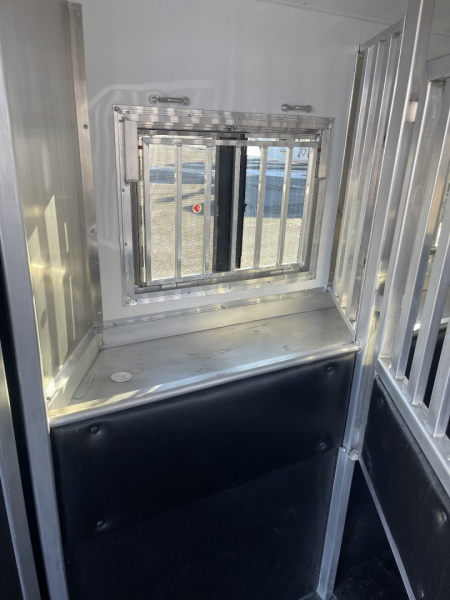 New 2025 Merhow Trailers 8314-B RWS Horse Trailer