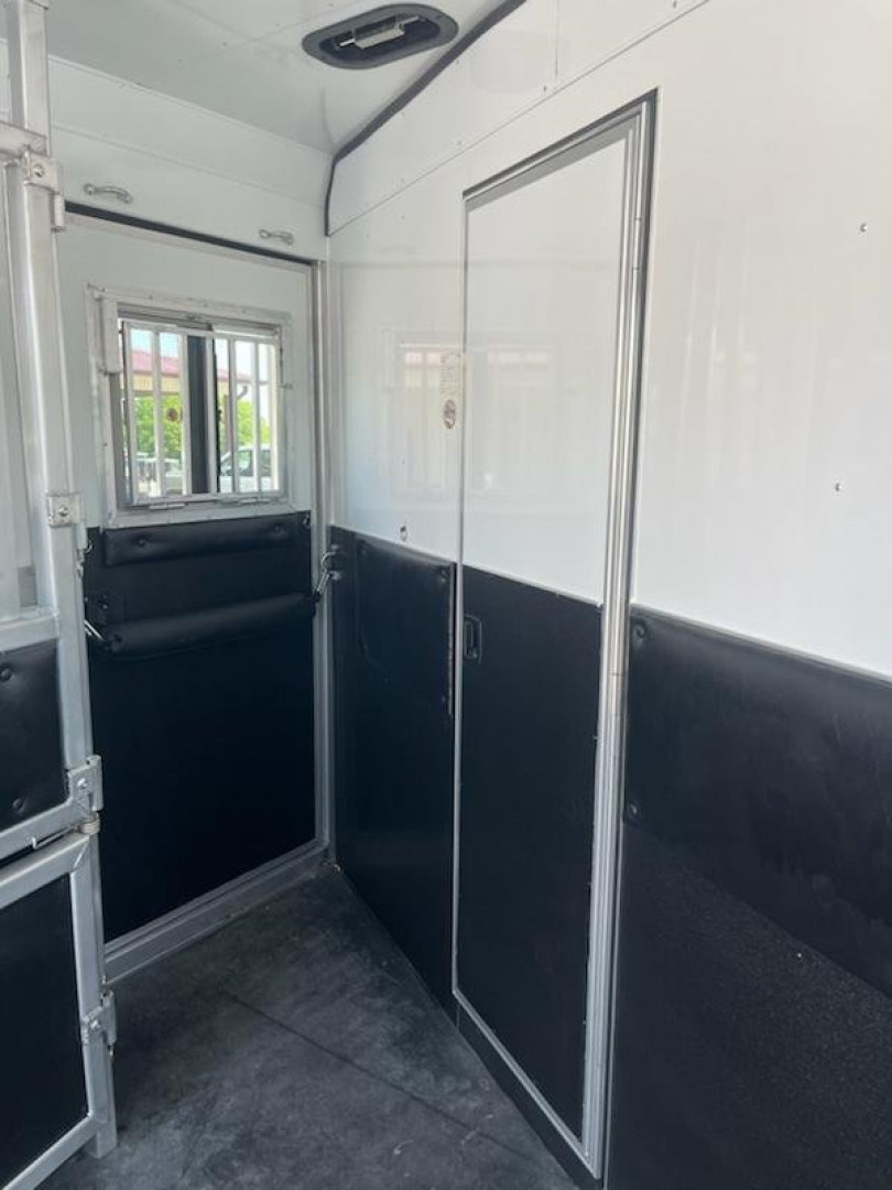 New 2025 Merhow Trailers 8313 RWS SUMMIT FARMHOUSE Horse Trailer