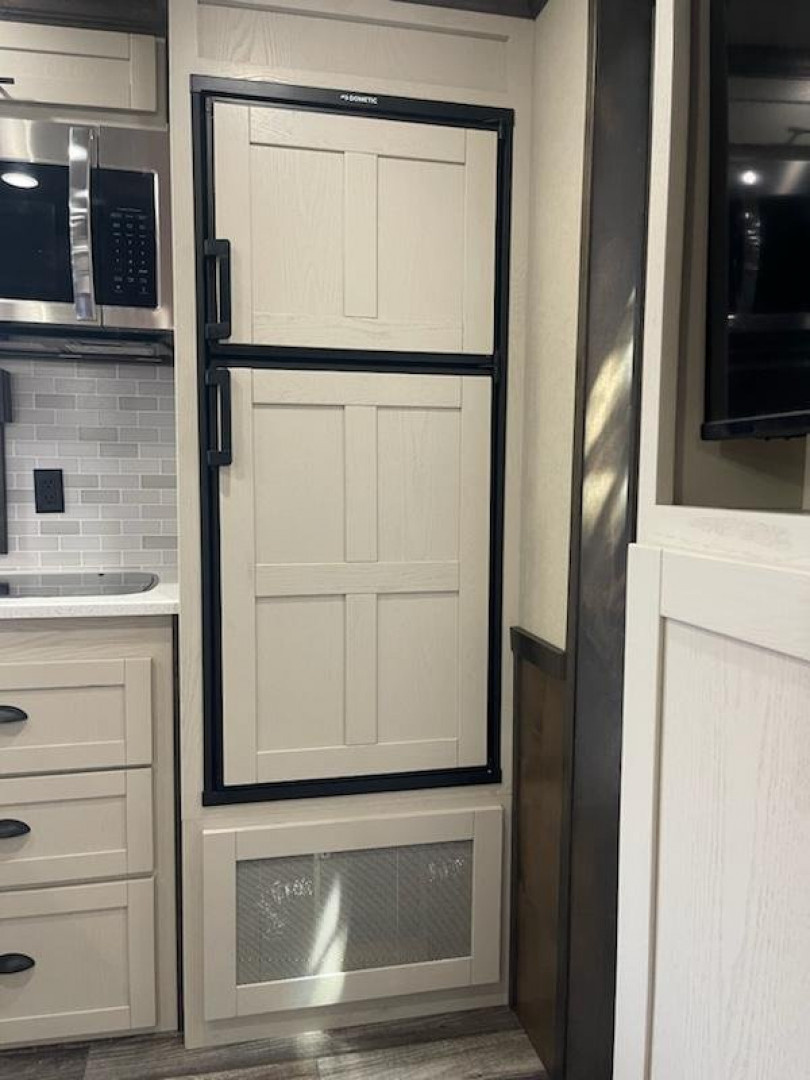 New 2025 Merhow Trailers 8313 RWS SUMMIT FARMHOUSE Horse Trailer