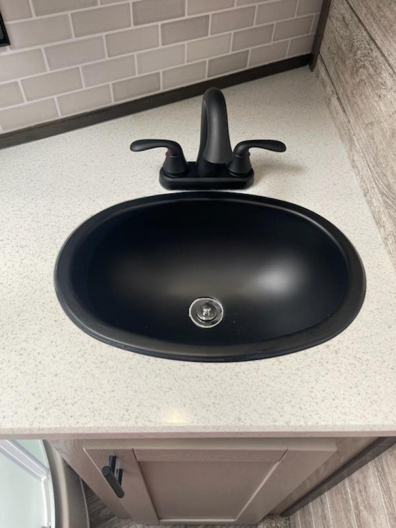 New 2025 Merhow Trailers 8313 RWS SUMMIT FARMHOUSE Horse Trailer