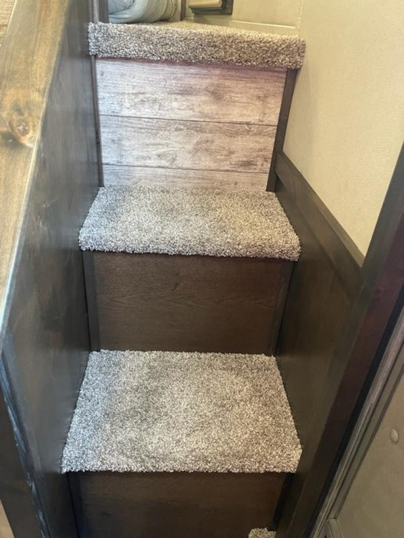 New 2025 Merhow Trailers 8313 RWS SUMMIT FARMHOUSE Horse Trailer