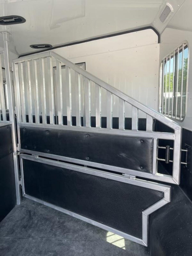 New 2025 Merhow Trailers 8313 RWS SUMMIT FARMHOUSE Horse Trailer