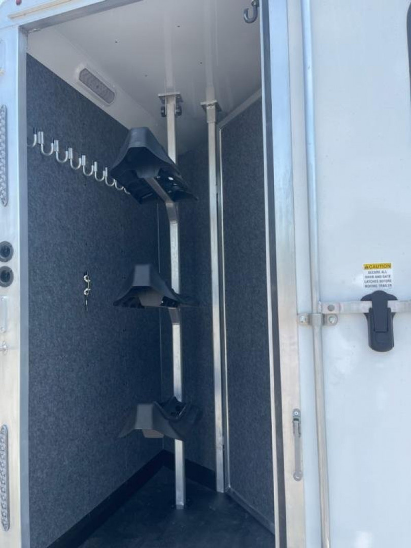 New 2025 Merhow Trailers 8313 RWS SUMMIT FARMHOUSE Horse Trailer