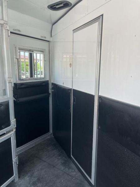 New 2025 Merhow Trailers 8313 RWS SUMMIT FARMHOUSE Horse Trailer