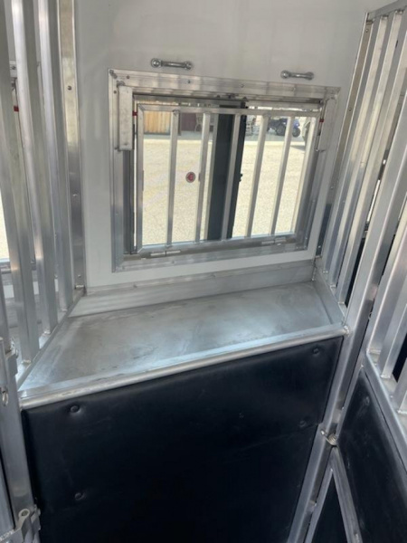 New 2025 Merhow Trailers 8313 RWS SUMMIT FARMHOUSE Horse Trailer