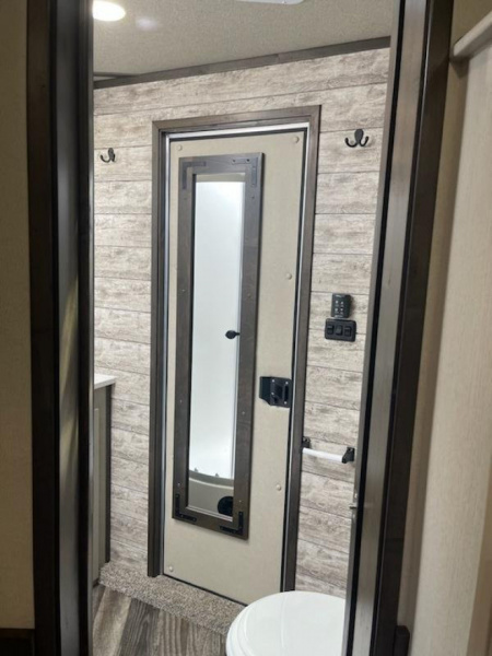 New 2025 Merhow Trailers 8313 RWS SUMMIT FARMHOUSE Horse Trailer