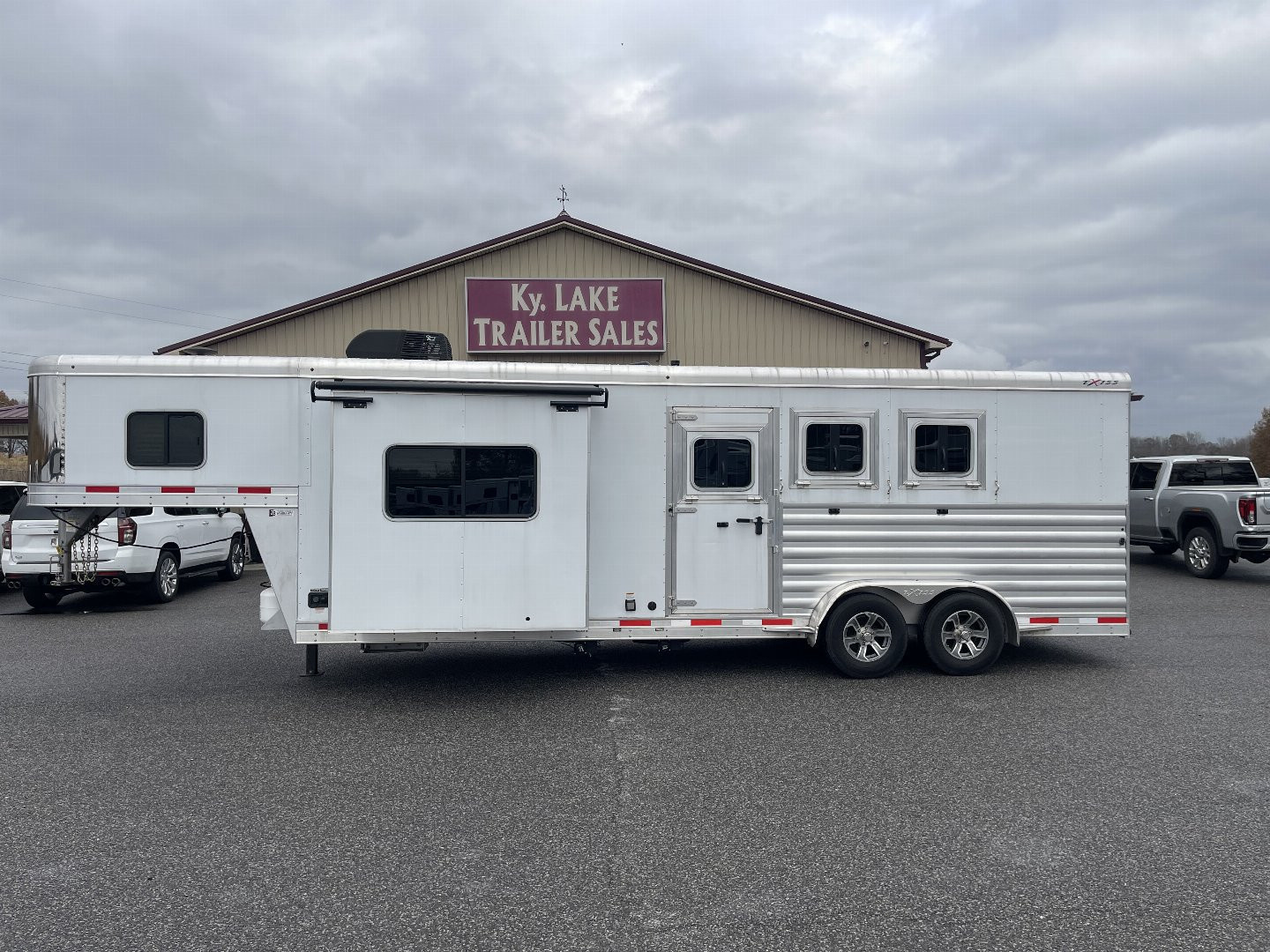 Used 2022 Exiss Trailers 7310 GLIDE Horse Trailer
