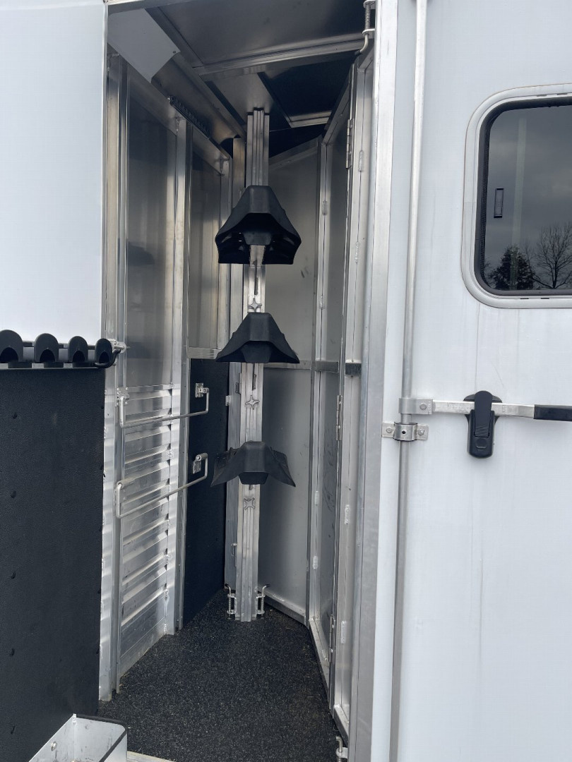 Used 2022 Exiss Trailers 7310 GLIDE Horse Trailer