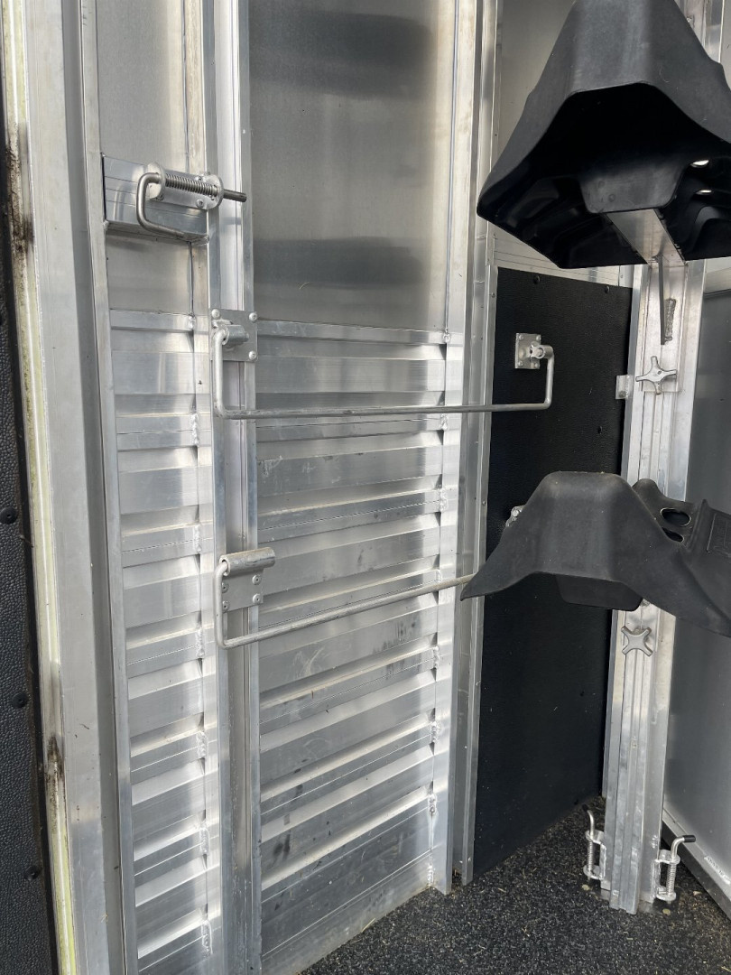 Used 2022 Exiss Trailers 7310 GLIDE Horse Trailer