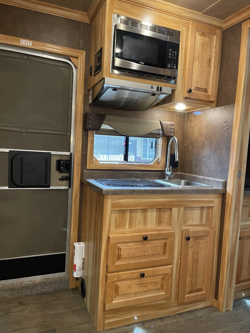 Used 2022 Exiss Trailers 7310 GLIDE Horse Trailer