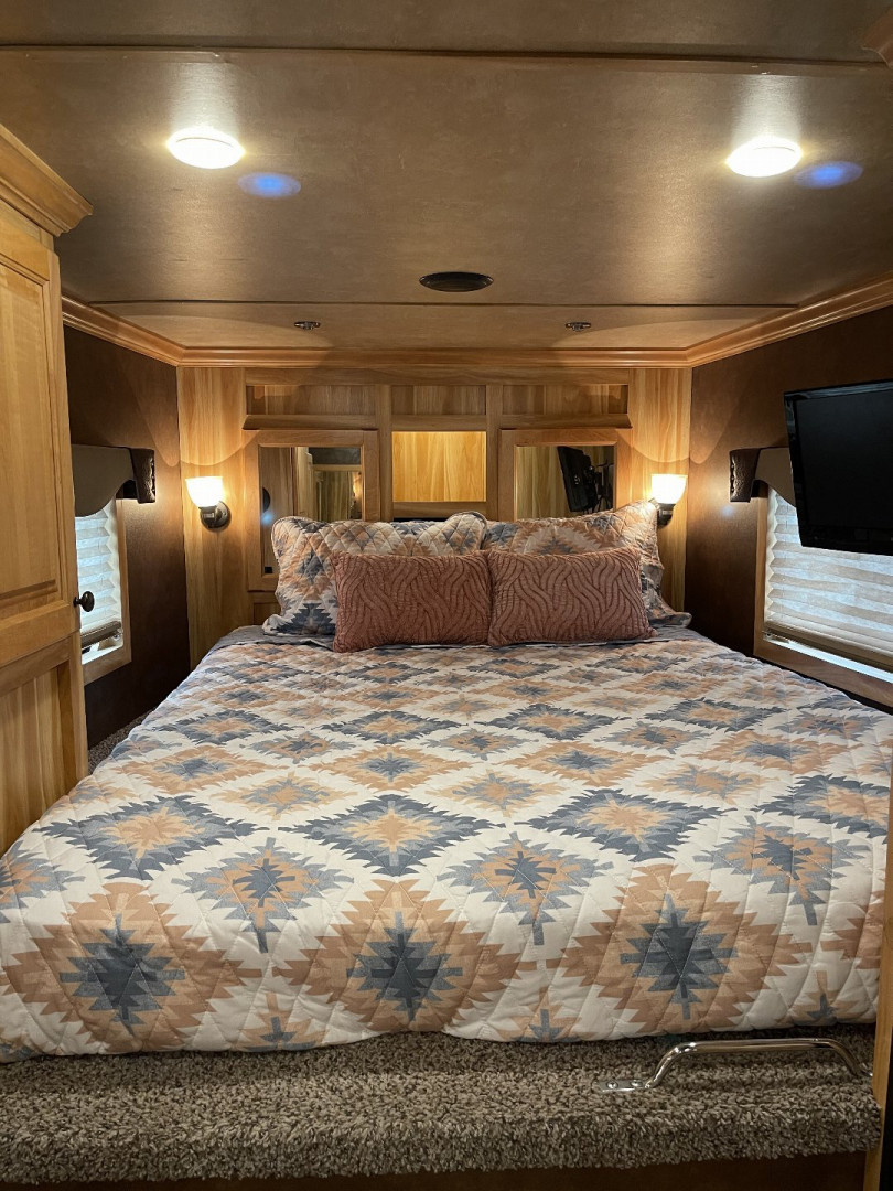 Used 2022 Exiss Trailers 7310 GLIDE Horse Trailer