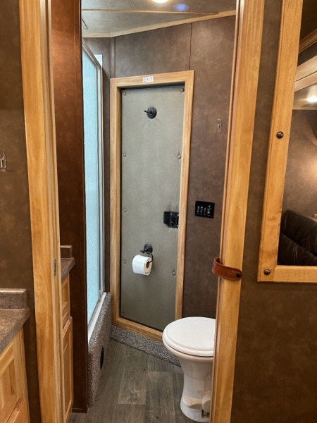 Used 2022 Exiss Trailers 7310 GLIDE Horse Trailer