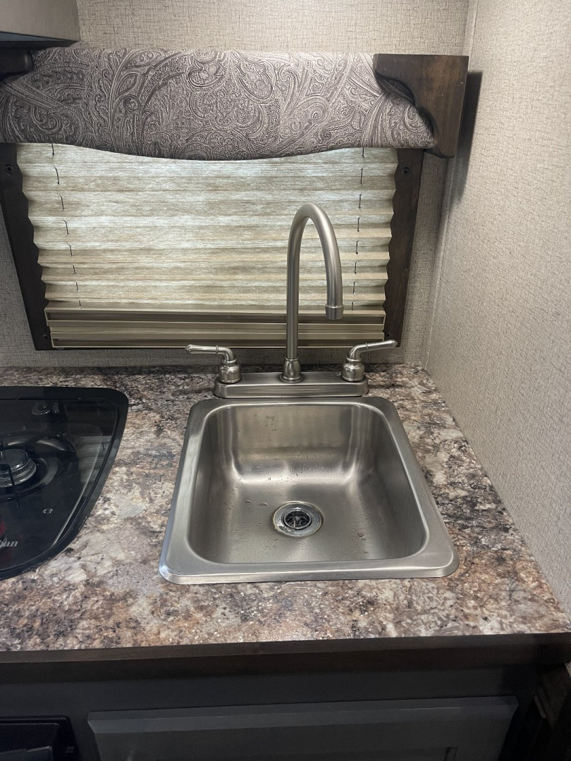 New 2024 Merhow Trailers 7309 RK-SLIDE Horse Trailer