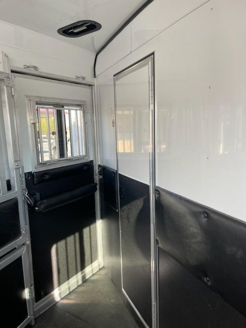 New 2024 Merhow Trailers 7309 RK-SLIDE Horse Trailer