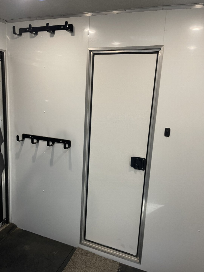 New 2025 Bison Trailers TH81315B.S. ST COMBO Horse Trailer
