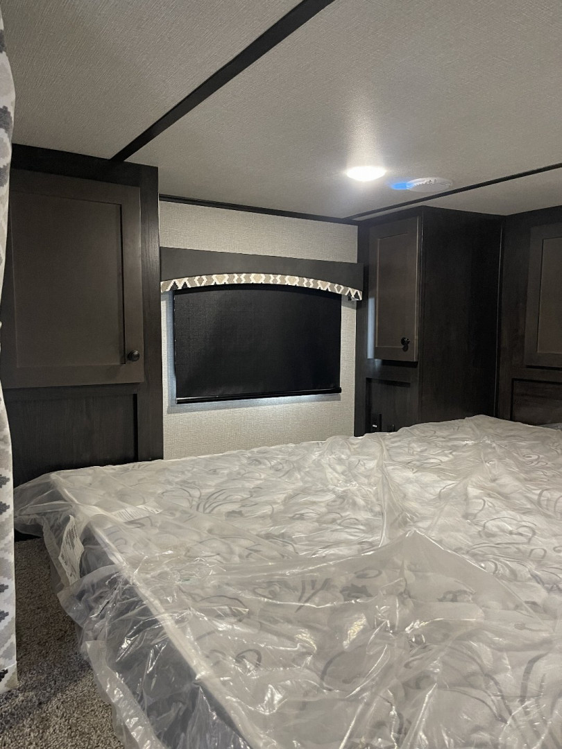New 2025 Bison Trailers TH81315B.S. ST COMBO Horse Trailer