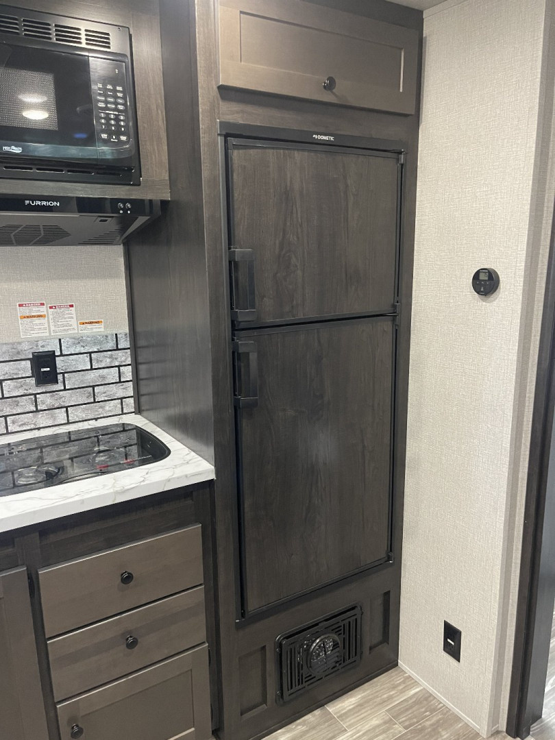 New 2025 Bison Trailers TH81315B.S. ST COMBO Horse Trailer
