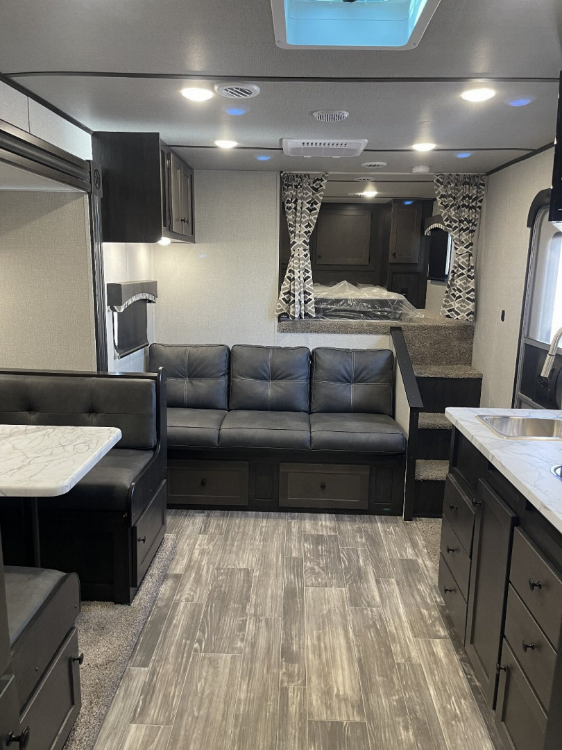 New 2025 Bison Trailers TH81315B.S. ST COMBO Horse Trailer