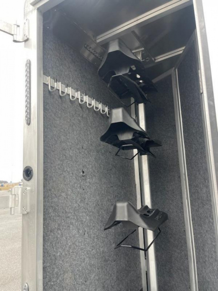 New 2025 Merhow Bronco 4H SL GN Horse Trailer