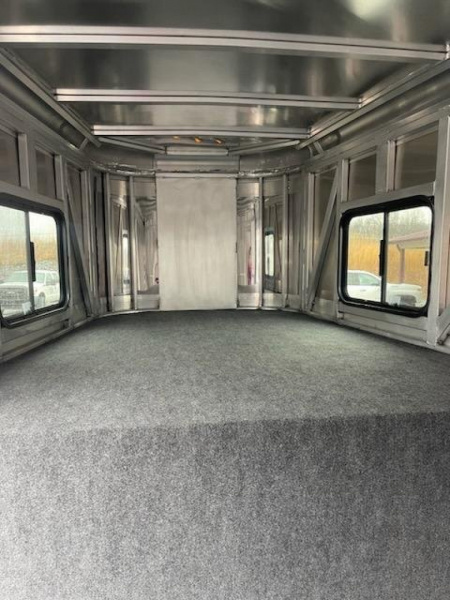 New 2025 Merhow Bronco 4H SL GN Horse Trailer