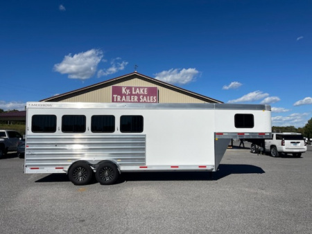 New 2025 Merhow Bronco 4H SL GN Horse Trailer