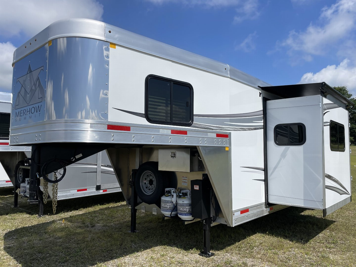 New 2025 Merhow Trailers 8313 RWS Horse Trailer