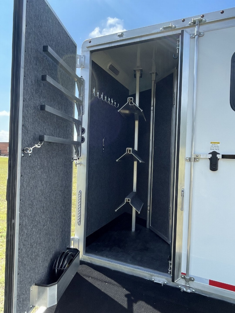 New 2025 Merhow Trailers 8313 RWS Horse Trailer