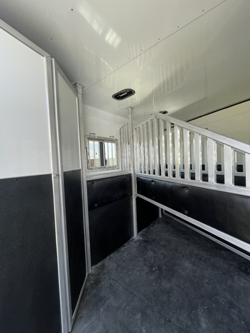 New 2025 Merhow Trailers 8313 RWS Horse Trailer