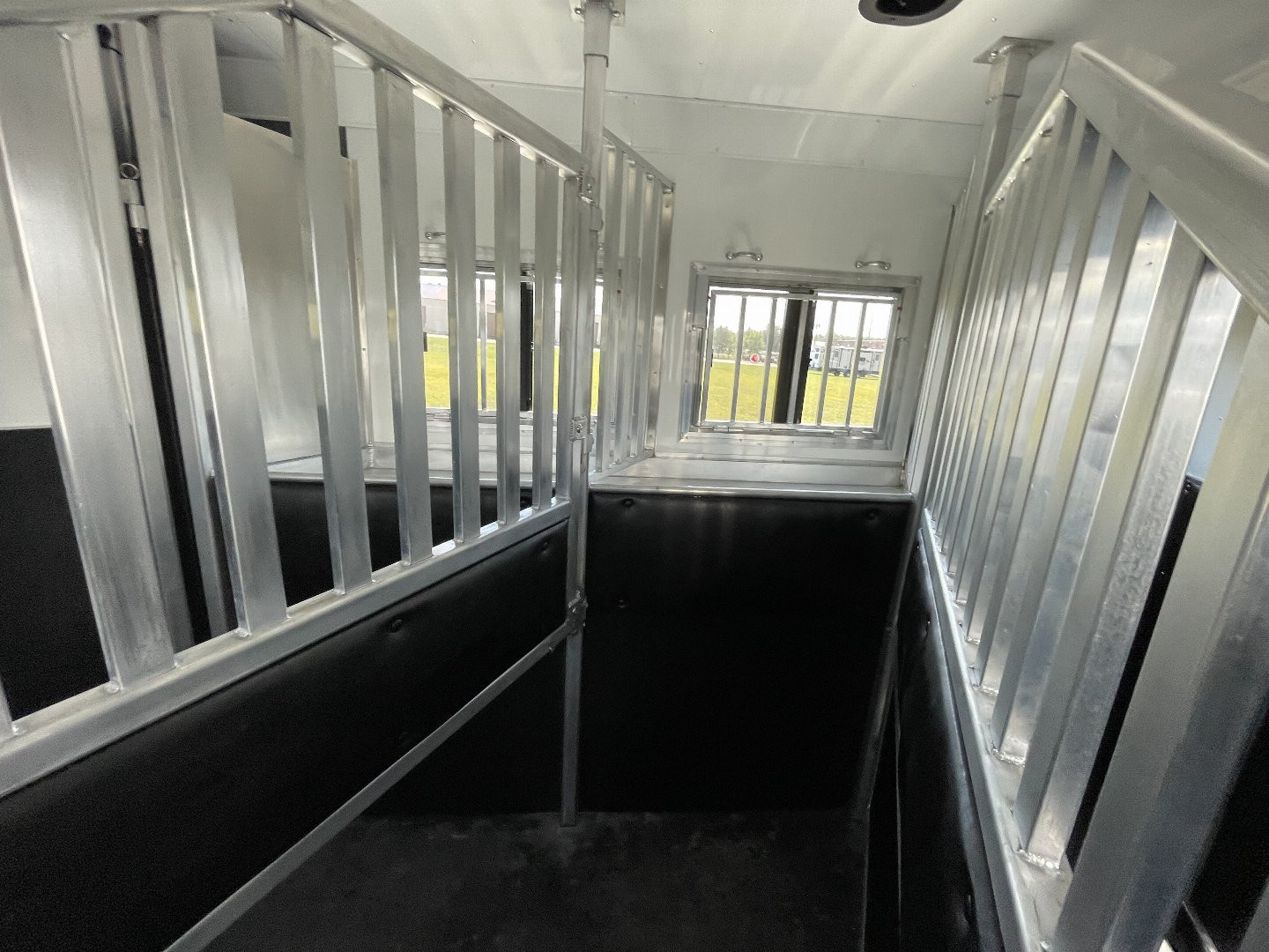 New 2025 Merhow Trailers 8313 RWS Horse Trailer