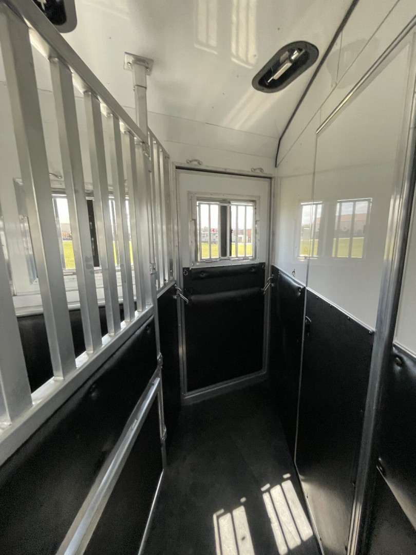 New 2025 Merhow Trailers 8313 RWS Horse Trailer