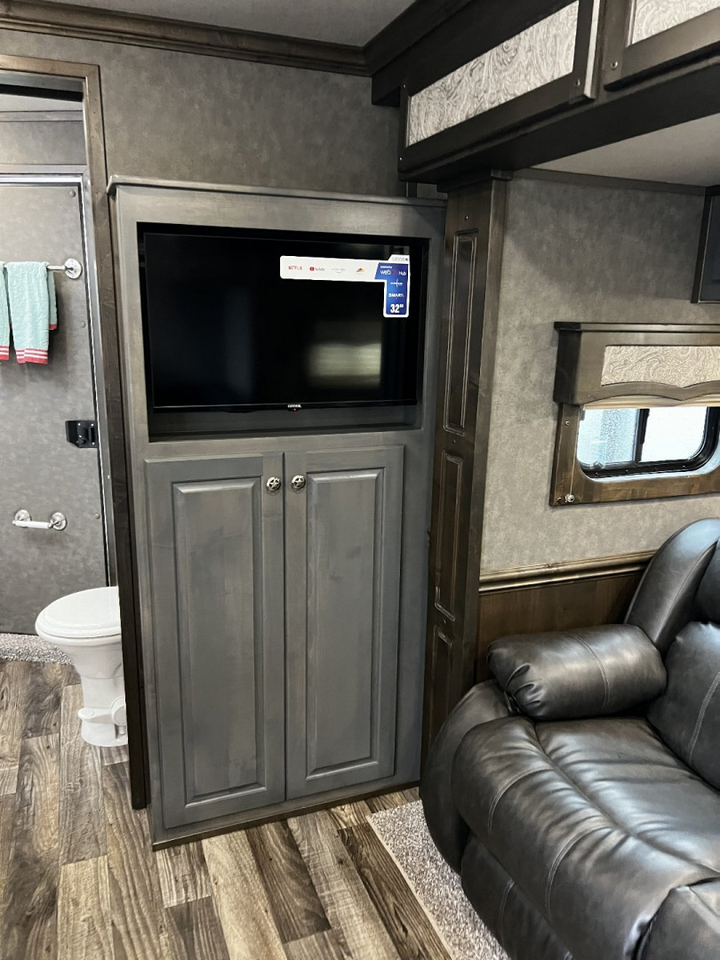 New 2025 Merhow Trailers 8313 RWS Horse Trailer