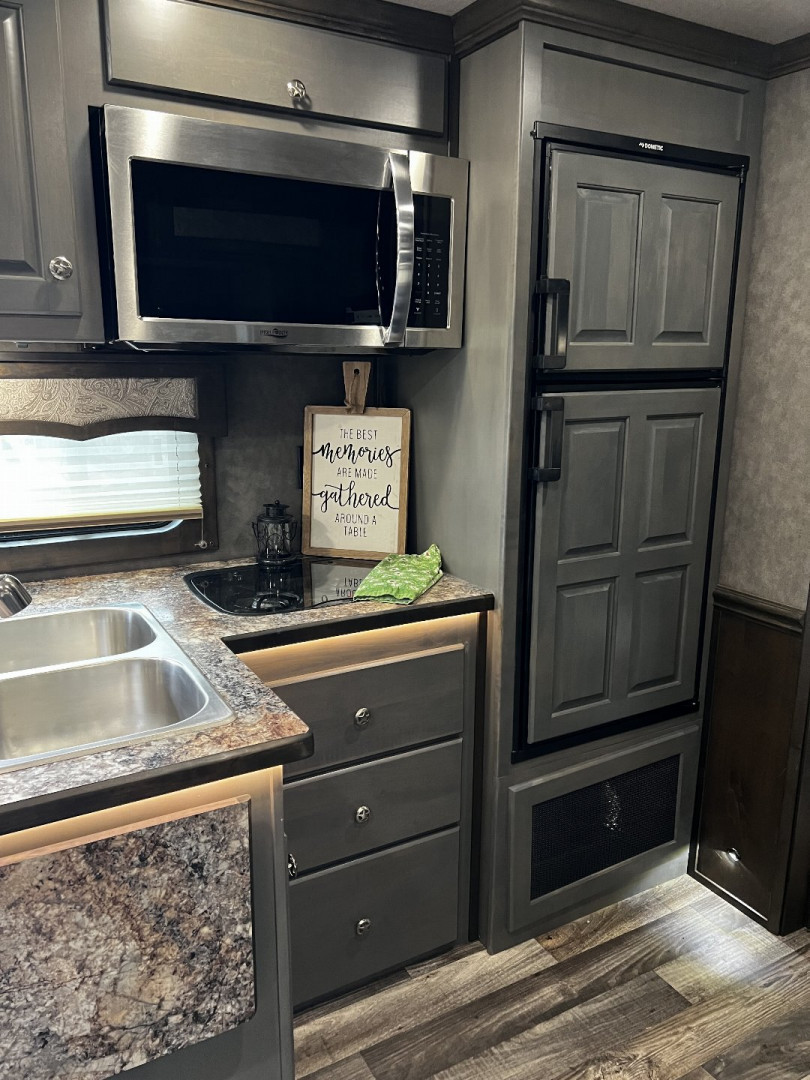 New 2025 Merhow Trailers 8313 RWS Horse Trailer