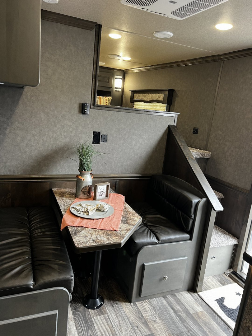 New 2025 Merhow Trailers 8313 RWS Horse Trailer