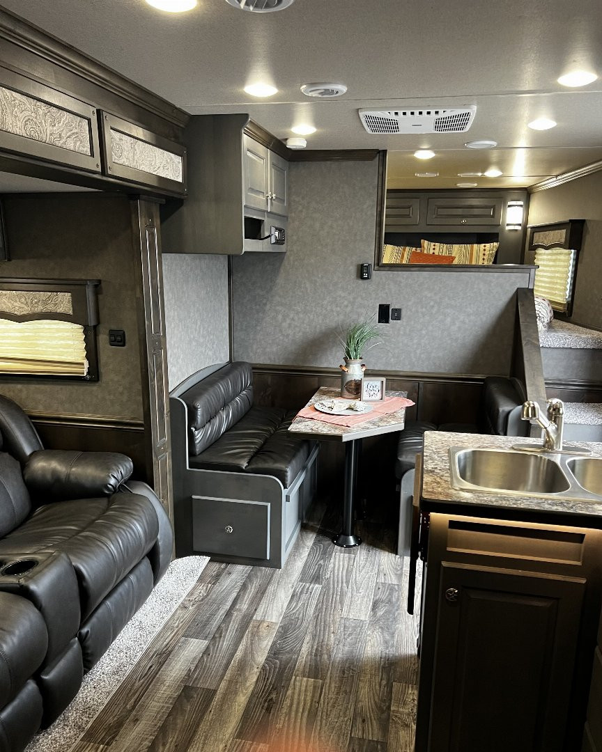 New 2025 Merhow Trailers 8313 RWS Horse Trailer