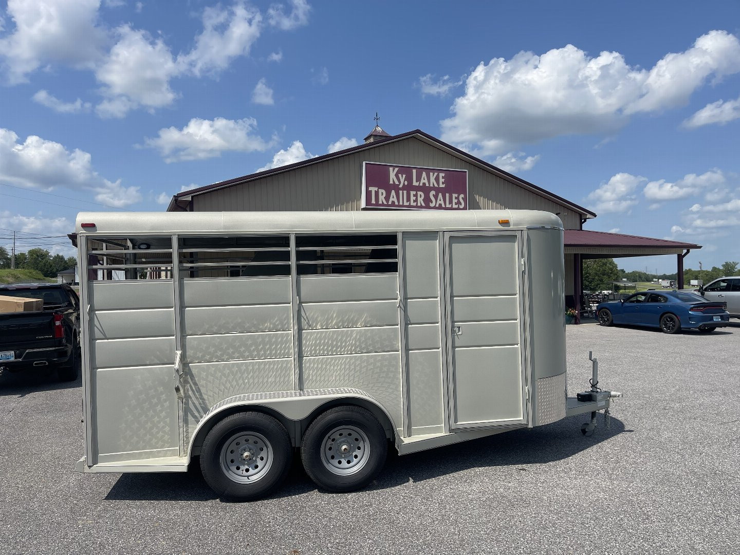 New 2024 Calico Trailers 3H BP Horse Trailer