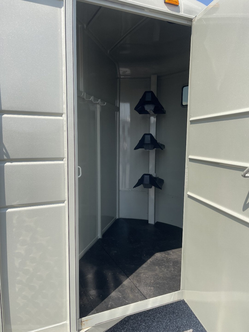 New 2024 Calico Trailers 3H BP Horse Trailer