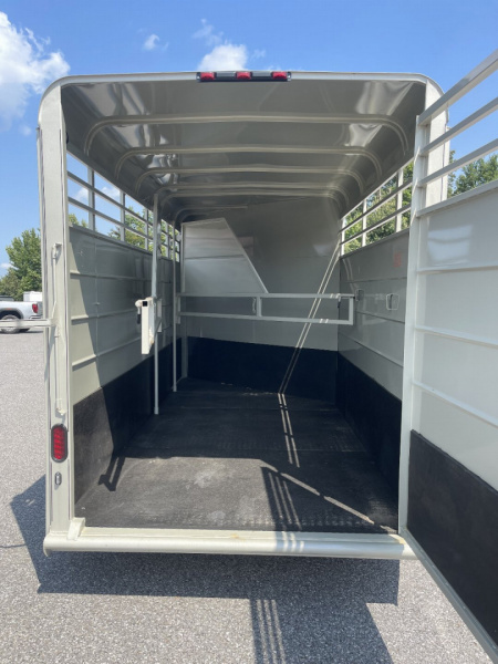New 2024 Calico Trailers 3H BP Horse Trailer