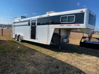 Used 1999 C and C Trailers 4 horse Horse Trailer