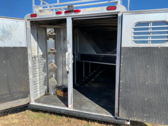 Used 1999 C and C Trailers 4 horse Horse Trailer
