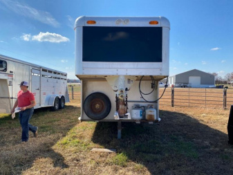 Used 1999 C and C Trailers 4 horse Horse Trailer