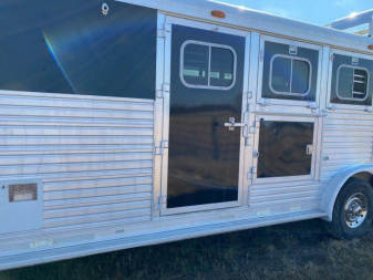Used 1999 C and C Trailers 4 horse Horse Trailer