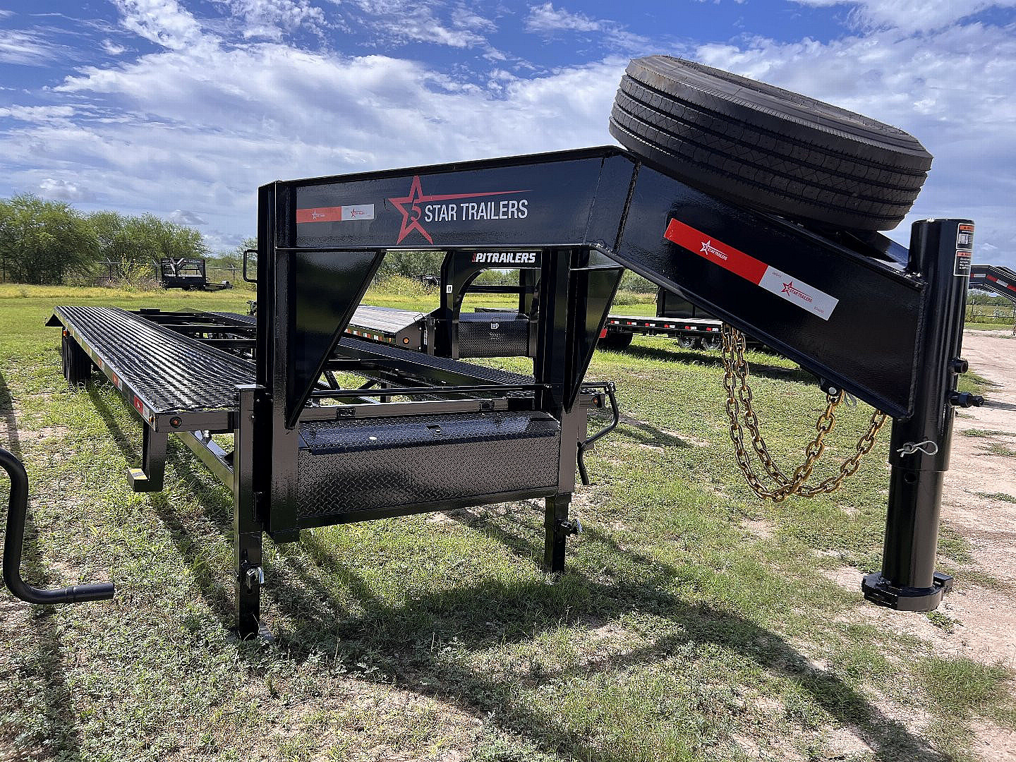 New 2025 5 Star Trailers 40ft Gooseneck Car Hauler
