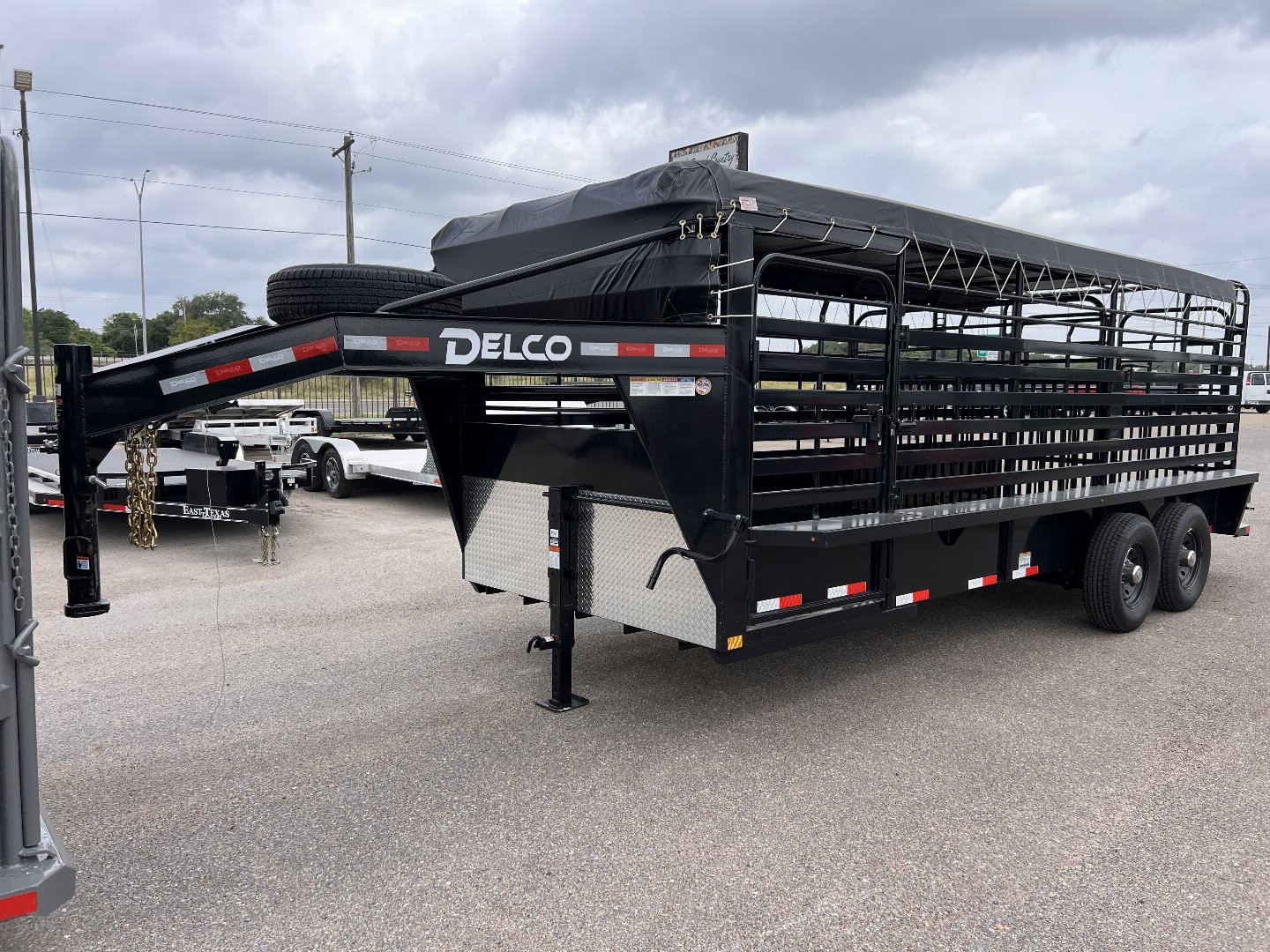 New 2025 Delco Trailers 6.8x20ft Gooseneck Livestock Trailer