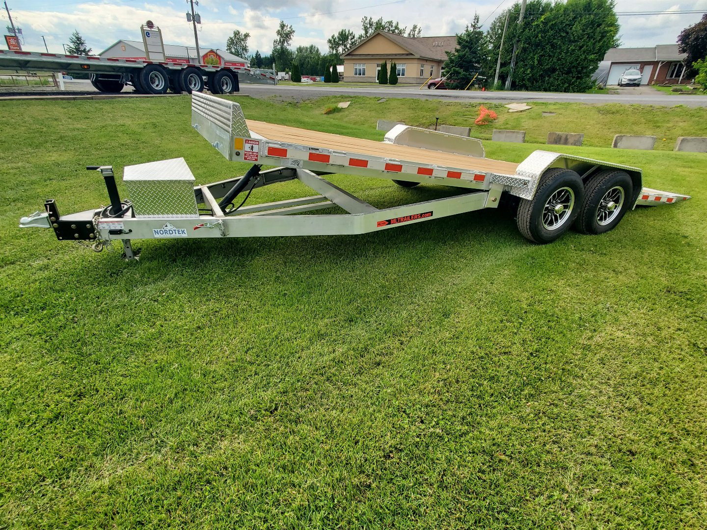 New 2025 NORDTEK 20' Aluminum Tilt Trailer