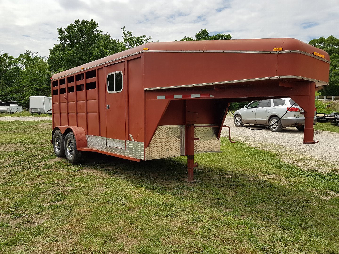 Used 1994 Featherlite Trailers 2 Horse slant Gooseneck Stock / Stock Combo Trailer