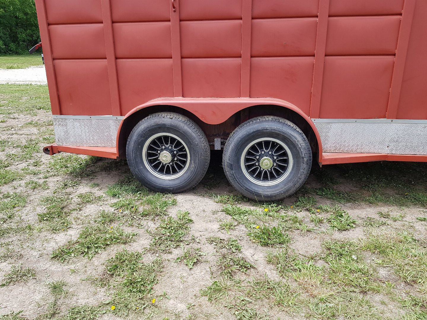 Used 1994 Featherlite Trailers 2 Horse slant Gooseneck Stock / Stock Combo Trailer