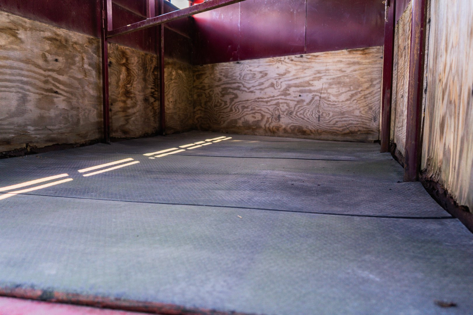 Used 1994 Featherlite Trailers 2 Horse slant Gooseneck Stock / Stock Combo Trailer