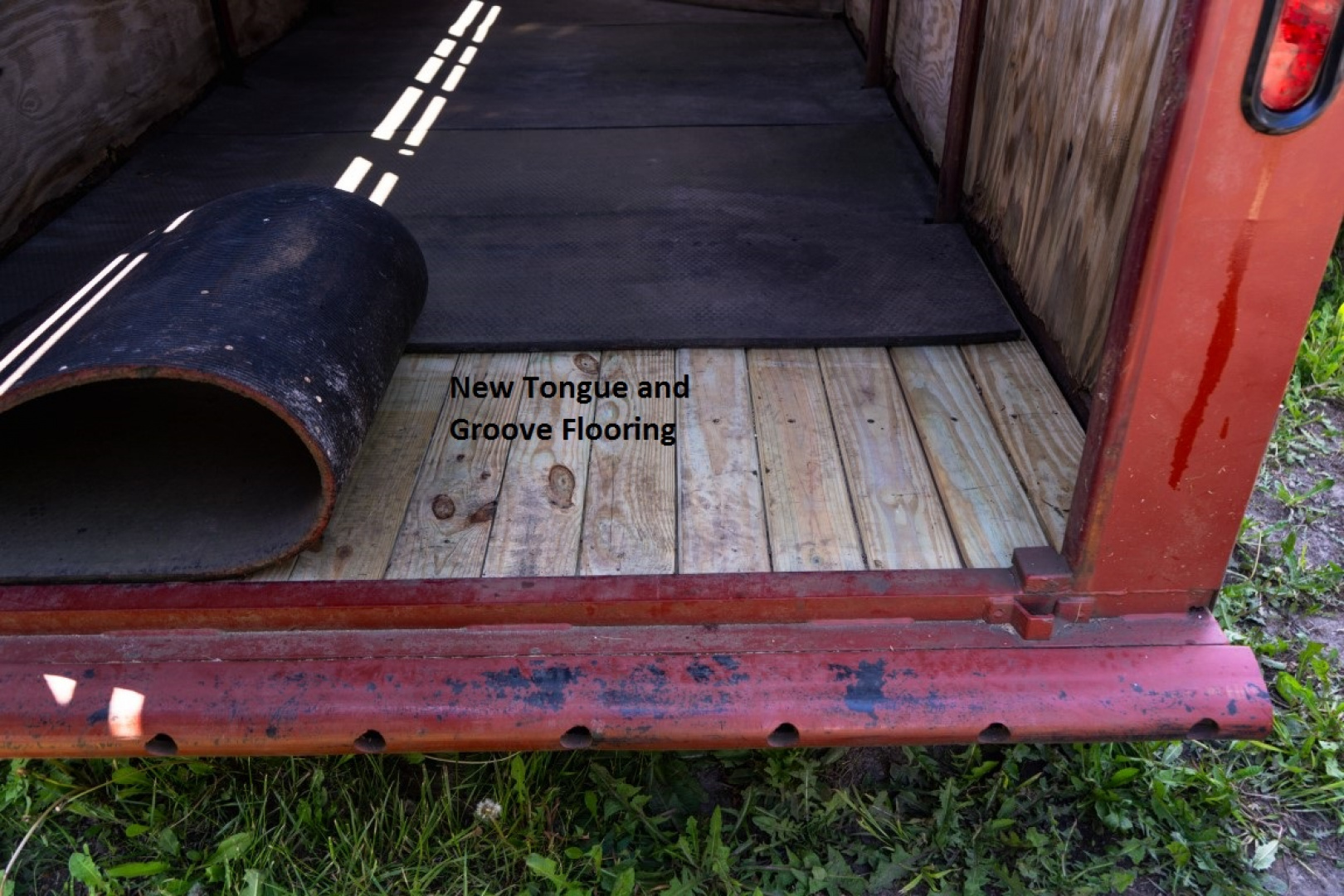 Used 1994 Featherlite Trailers 2 Horse slant Gooseneck Stock / Stock Combo Trailer